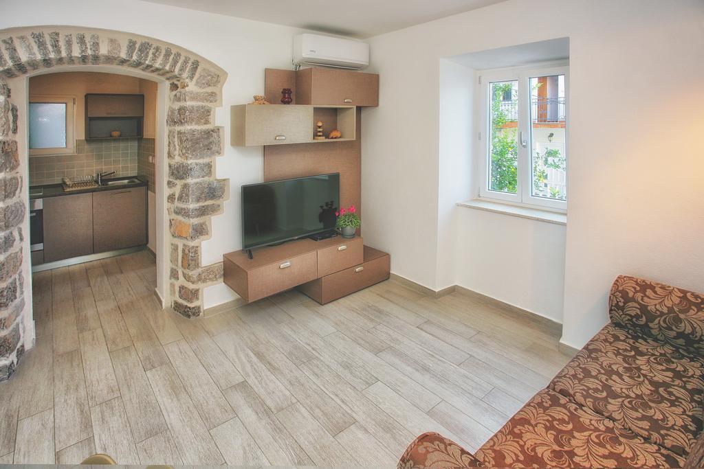 Apartments Barizon Lustica Exterior photo